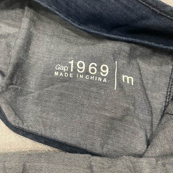 ❤️2/$50❤️[M] Gap "Kitts" tie-back blue denim dress- NWOT - Picture 3 of 9